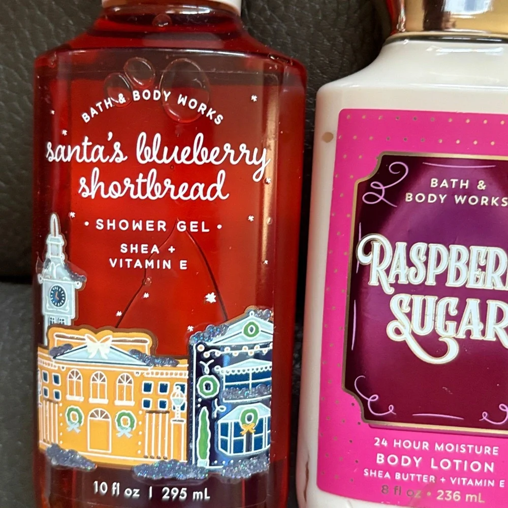 Bath and body works set in Santa’s blueberry shortbread and raspberry sugar